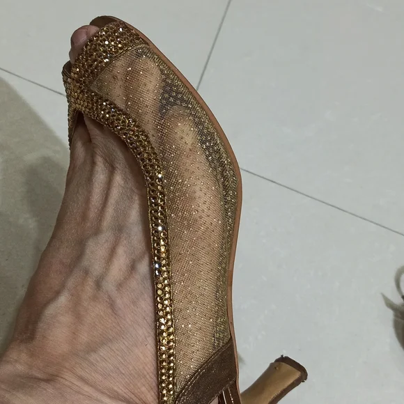 Copper net embellished Heels - Picture 6 of 7